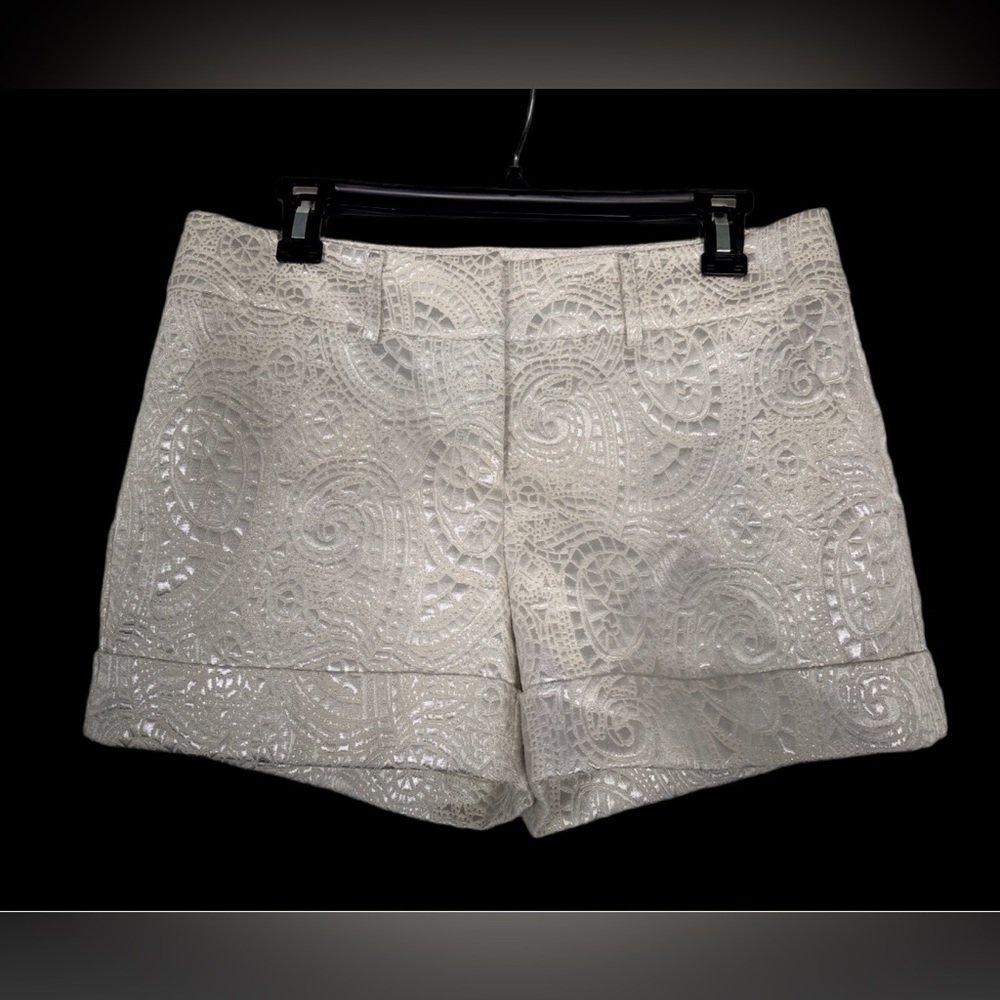 New York & Company | Shimmering Silver & White Paisley Shorts Size 6
